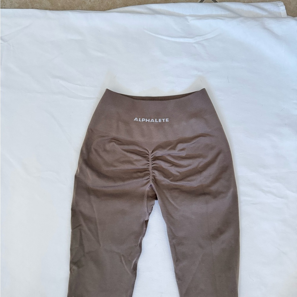 Alphalete Amplify Leggings in Mocha